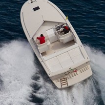 Tornado 38 Cruising