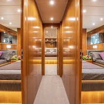 Falcon Yachts 90
