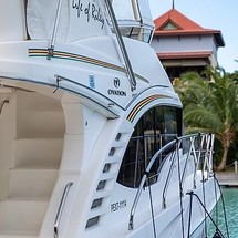 Ovation 52