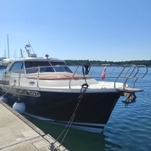 Adriana 36