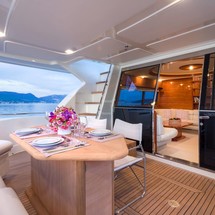 Ferretti 730