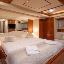 Ferretti 730