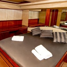 Ferretti 70