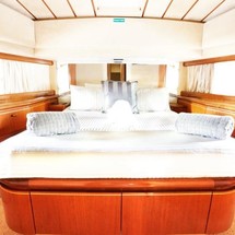 Ferretti 70