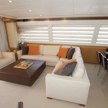 Ferretti 830