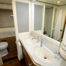 Ferretti 830