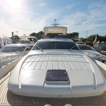 Ferretti 830