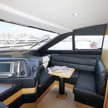 Ferretti 830