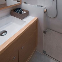 Lagoon 560