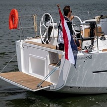 Dufour 360