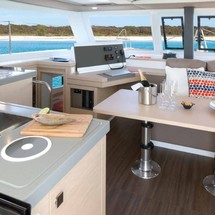 Fountaine Pajot Lucia 40
