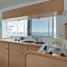 Lagoon 421