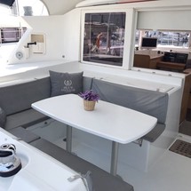 Lagoon 421