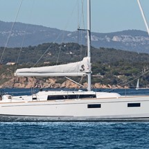 Beneteau Oceanis 38