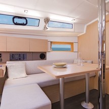 Beneteau Oceanis 38