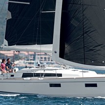 Beneteau Oceanis 38