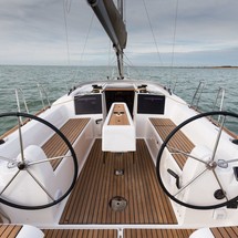 Dufour 350