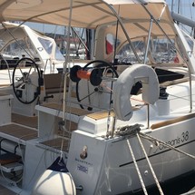 Beneteau Oceanis 38
