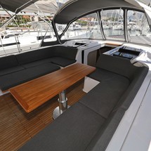 Hanse 548