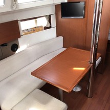 Beneteau Oceanis 38