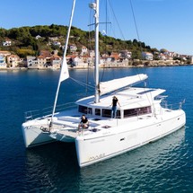 Lagoon 421