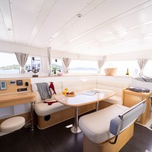 Lagoon 421