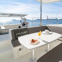 Lagoon 421