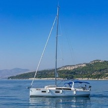 Beneteau Oceanis 38