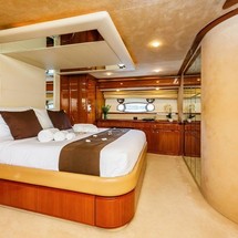 Ferretti 760