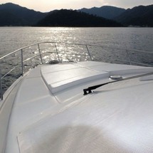 Azimut 46