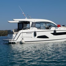 Sealine C390