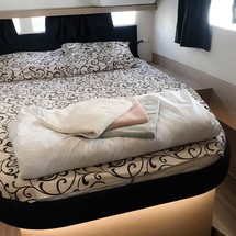 Fountaine Pajot Lucia 40