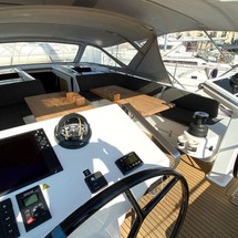 Hanse 548