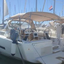 Dufour 390