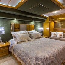 Ferretti 225