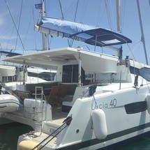 Fountaine Pajot Lucia 40