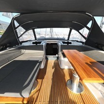 Hanse 548