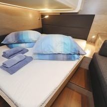 Hanse 548