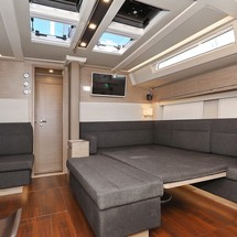 Hanse 548