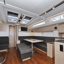 Hanse 548