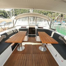 Hanse 548