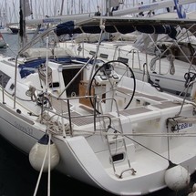 Beneteau Oceanis 37
