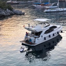 Azimut 46