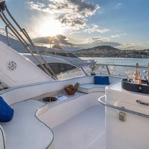 Majesty Yachts 50