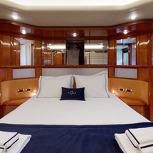 Ferretti 880