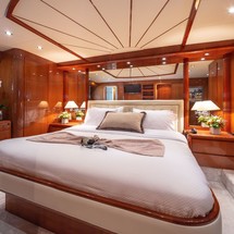 Falcon Yachts 86