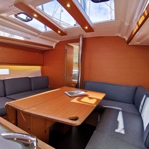 Dufour 390