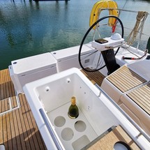 Dufour 390