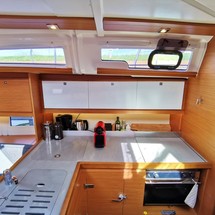 Dufour 390