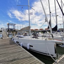 Dufour 390